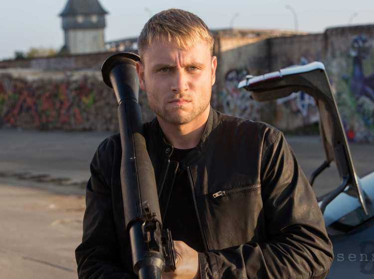 Say hello to my little friend: Max Riemelt